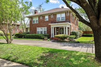 304 E 9th Street, Bonham, TX 75418 - Photo 1