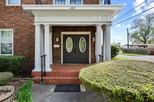 304 E 9th St, Bonham, TX 75418 - Photo 2