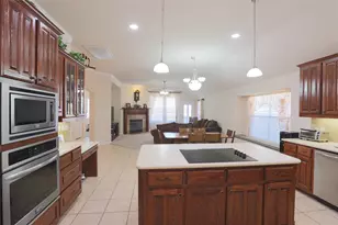 209 Park Meadows Dr, Euless, TX 76039 - Photo 8