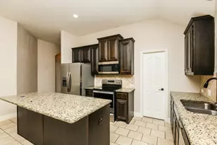 826 Graham Dr, Burleson, TX 76028 - Photo 8