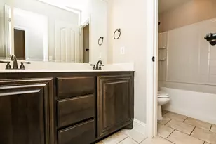 826 Graham Dr, Burleson, TX 76028 - Photo 16