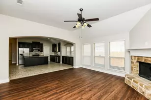 826 Graham Dr, Burleson, TX 76028 - Photo 4