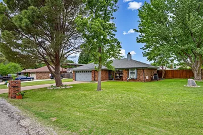 1202 Spanish Flower Drive, Granbury, TX 76048 - Photo 4