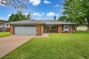 1202 Spanish Flower Dr, Granbury, TX 76048 - Photo 2