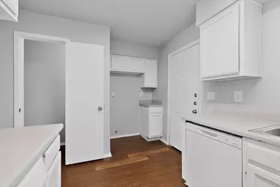 9467 Olde Towne Row, Dallas, TX 75227 - Photo 10