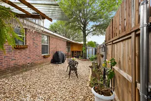 1328 Rawlins Dr, Lancaster, TX 75134 - Photo 32