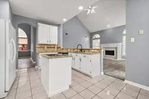 301 Andre Dr, Irving, TX 75063 - Photo 16