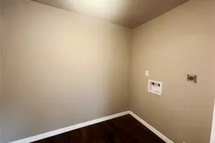 1031 Wade Hampton St, Benbrook, TX 76126 - Photo 14