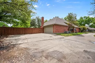 301-A Andre Dr, Irving, TX 75063 - Photo 40