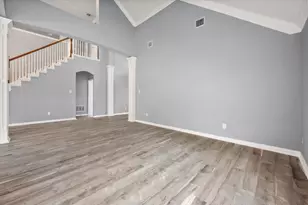 301-A Andre Dr, Irving, TX 75063 - Photo 20