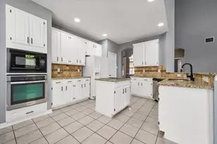 301-A Andre Dr, Irving, TX 75063 - Photo 14