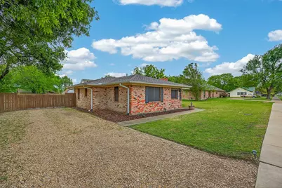 219 W Jefferson Street, Palmer, TX 75152 - Photo 2