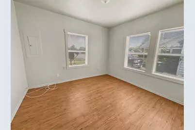 109 S 5th Street, Sanger, TX 76266 - Photo 6