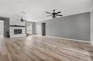 1629 Brent Ct, Grand Prairie, TX 75051 - Photo 12