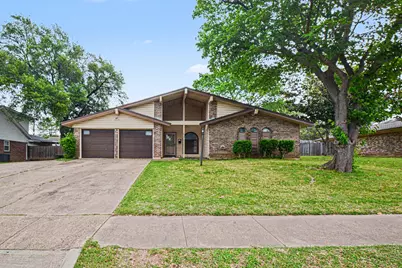 1629 Brent Court, Grand Prairie, TX 75051 - Photo 2