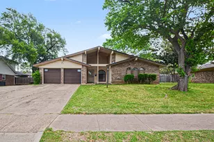 1629 Brent Ct, Grand Prairie, TX 75051 - Photo 2
