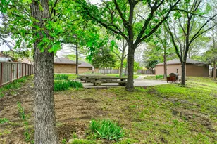 306 Larry Dr, Duncanville, TX 75137 - Photo 4