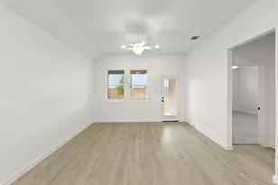 5925 Laurel Lk Ln, Pilot Point, TX 76258 - Photo 14