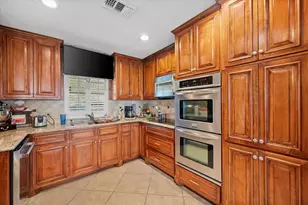 1005 Acorn Ct, Arlington, TX 76012 - Photo 12