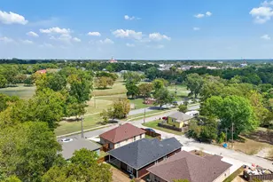 413 Henderson St, Bonham, TX 75418 - Photo 28