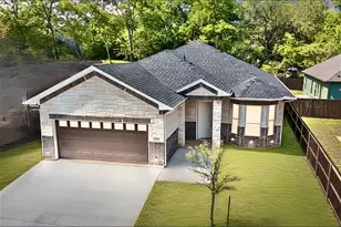 413 Henderson St, Bonham, TX 75418 - Photo 1