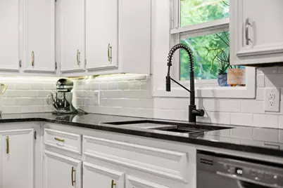 704 W Elizabeth Drive, Robinson, TX 76706 - Photo 18