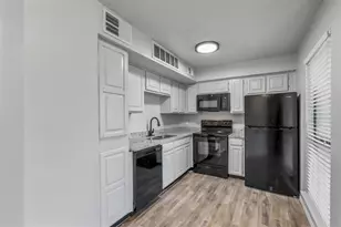 2300 Bamboo Dr, Arlington, TX 76006 - Photo 8