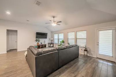 9916 Mescalbean Boulevard, Fort Worth, TX 76036 - Photo 14