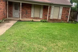 2301 Holly Dr, Euless, TX 76039 - Photo 2