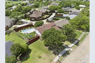 1920 Avignon Court, Carrollton, TX 75007 - Photo 34