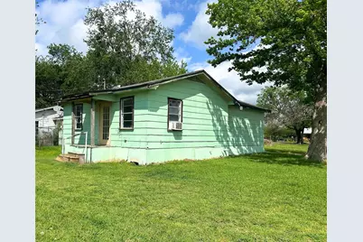 202 N 1st Street, Point, TX 75472 - Photo 1
