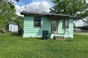 202 N 1st St, Point, TX 75472 - Photo 6