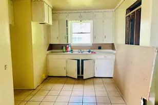 202 N 1st St, Point, TX 75472 - Photo 4
