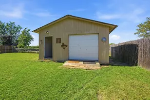 4041 Country Meadows Cir, Granbury, TX 76049 - Photo 16