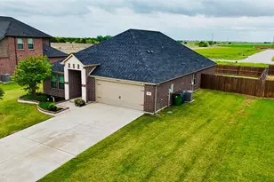 692 Avalon Dr, Waxahachie, TX 75165 - Photo 6