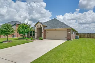 692 Avalon Dr, Waxahachie, TX 75165 - Photo 2