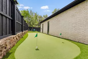 4028 Courtshire Dr, Dallas, TX 75229 - Photo 32