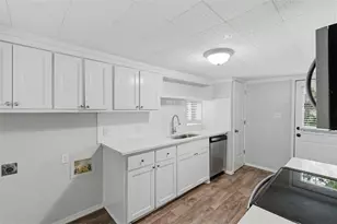 127 E Walker St, Denison, TX 75021 - Photo 4