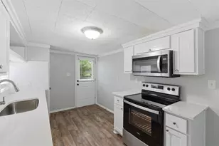 127 E Walker St, Denison, TX 75021 - Photo 2