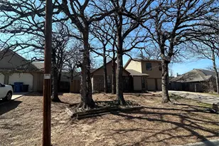 721 Timberoaks Dr, Azle, TX 76020 - Photo 2