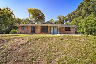 1112 Swanson Dr, Palestine, TX 75801 - Photo 1