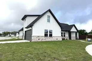 201 Bluff Ct, Godley, TX 76044 - Photo 2