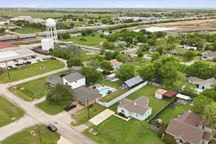 204 E Bailey St, Ponder, TX 76259 - Photo 26