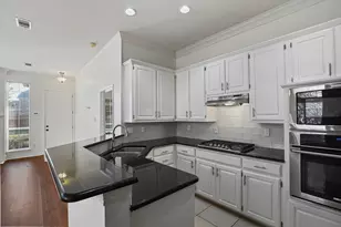 8704 Moss Hill Rd, Irving, TX 75063 - Photo 12