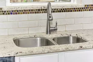 3015 Clover Ln, Euless, TX 76039 - Photo 10