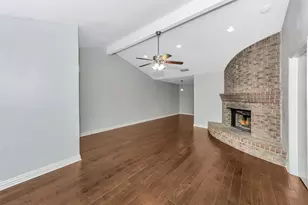 3015 Clover Ln, Euless, TX 76039 - Photo 6