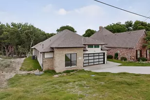 42101 Crooked Stick Dr, Whitney, TX 76692 - Photo 2