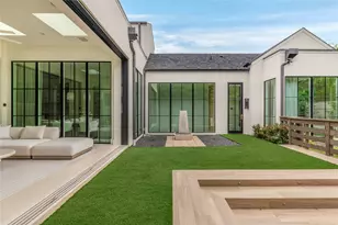 9102 Blf Holw Ct, Dallas, TX 75220 - Photo 32