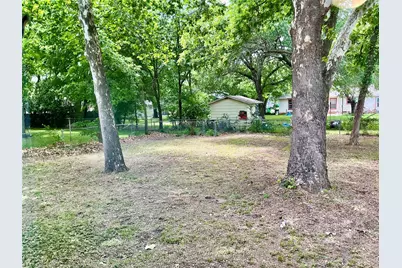 1109 N Howeth Street, Gainesville, TX 76240 - Photo 10