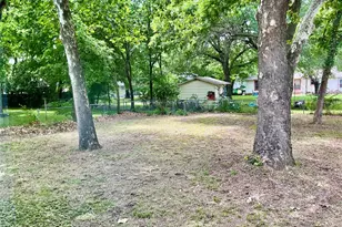 1109 N Howeth St, Gainesville, TX 76240 - Photo 10